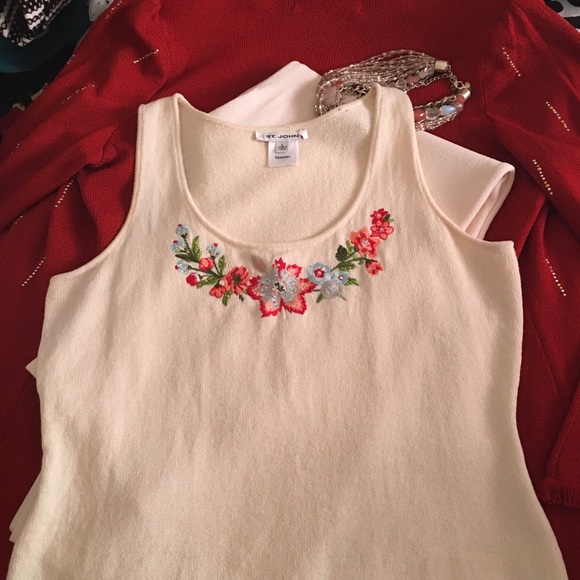 Chic in a modern wide leg pants. - Picture 3 of 8